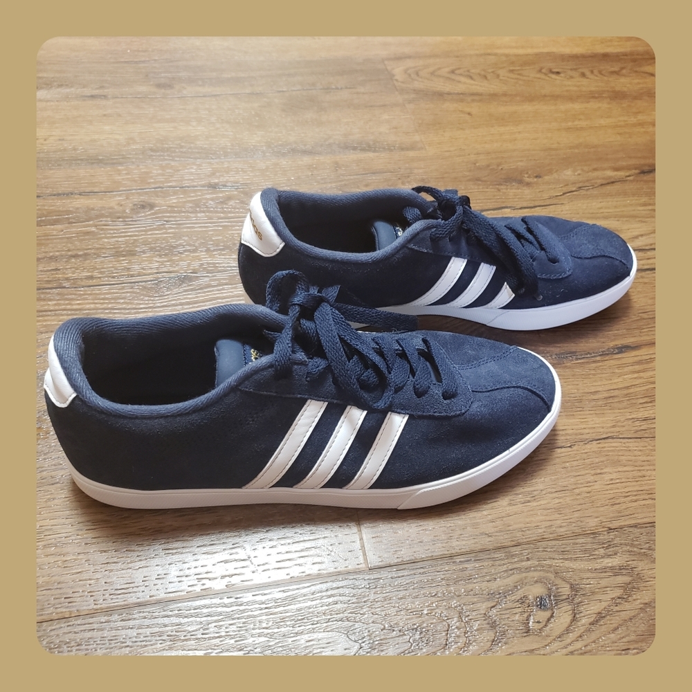 Like New Adidas Sneakers - Picture 5 of 7